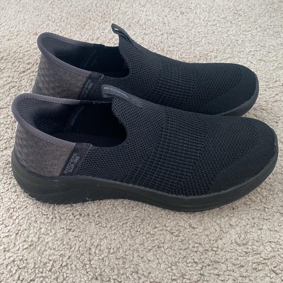 New Sketchers Slip In Air Cooled Memory Foam Black Comfy Shoes Boys Size 3.5 - Picture 7 of 9